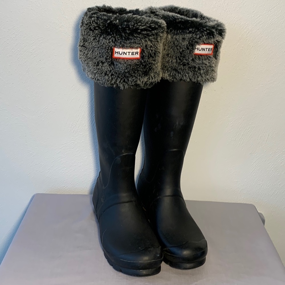 Hunter faux fur and black fleece boot socks boot liners, size medium (sizes 5-7)